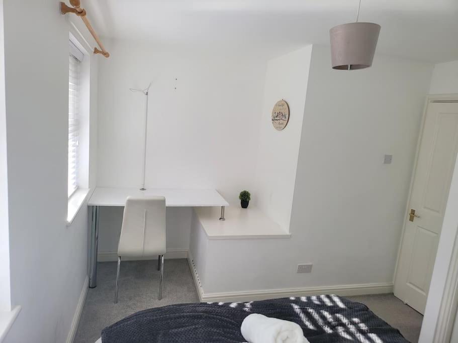2 Bedroom End Of Terrace House Wellington (Shropshire) Exterior foto